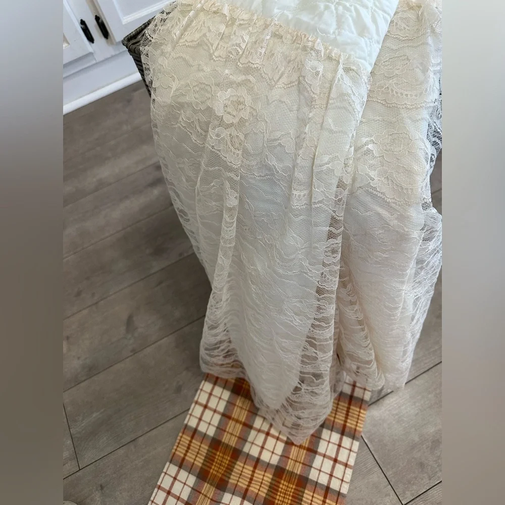 Vintage 1970s Winnie the Pooh Bassinet Lace Skirt Baby Nursery Bedding & Book